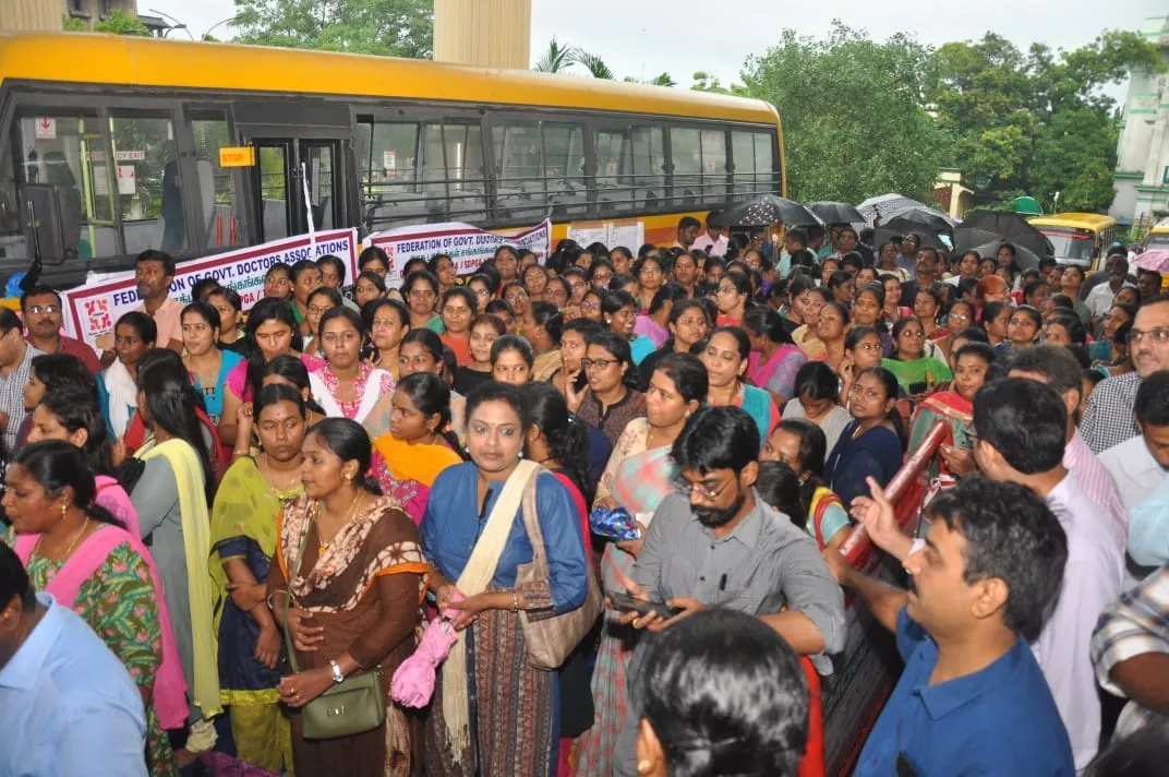 TAMILNADU GOVT HOSPITAL DOCTORS STRIKE CONTINUE MINISTER VIJAYA BASKER PRESS MEET 